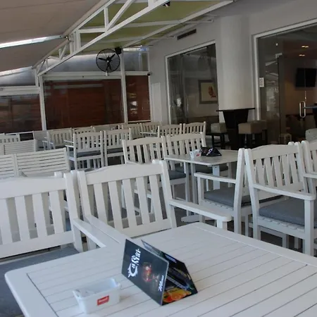 Hotel Mano 3*
