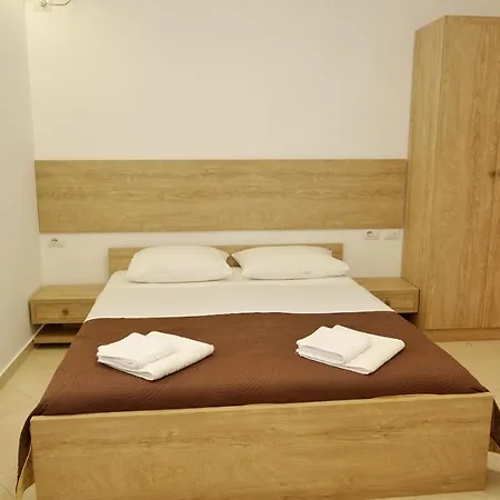 Hotel Mano 3*