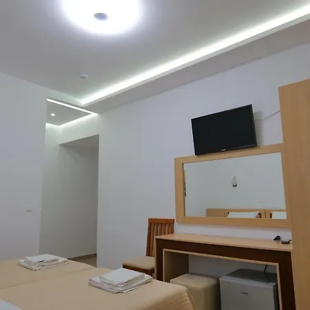 Hotel Mano 3*