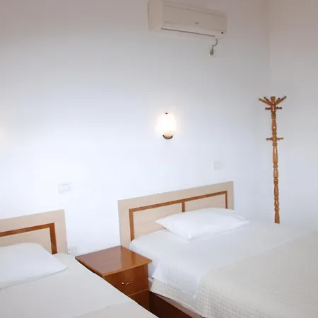 Hotel Mano 3* Sarande