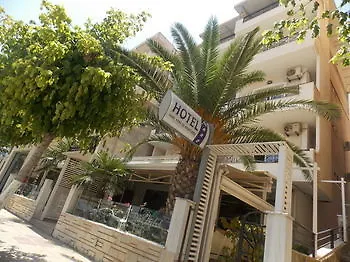Mano Hotel 3*